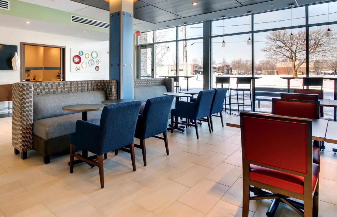 Holiday Inn Express & Suites Galesburg By Ihg Zewnętrze zdjęcie